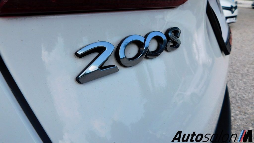 Peugeot 2008 2019 Bijeladscn8113