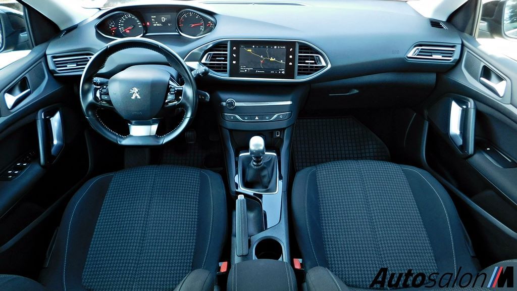 Peugeot 308 2018 Crni DSCN4381