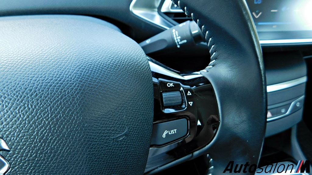 Peugeot 308 2018 Crni DSCN4395
