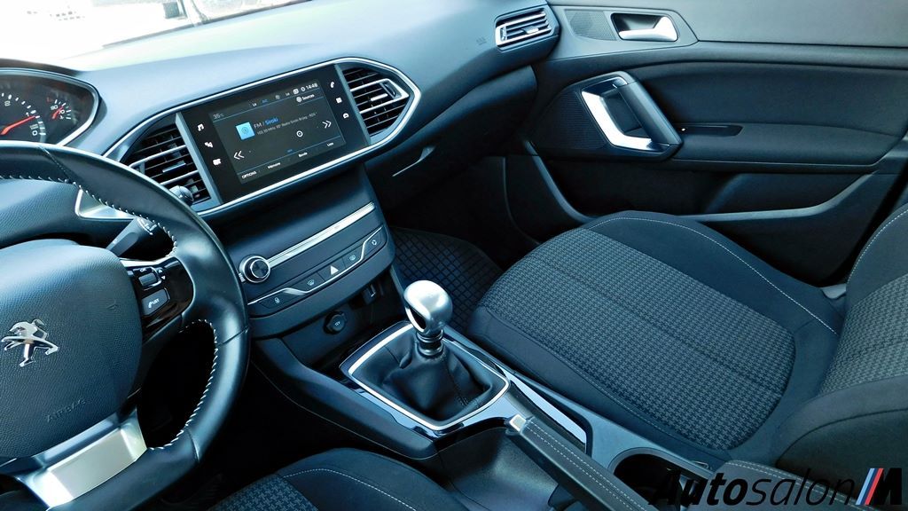 Peugeot 308 2018 Crni DSCN4393