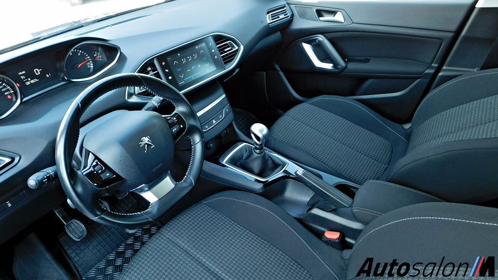 Peugeot 308 2018 Crni DSCN4398
