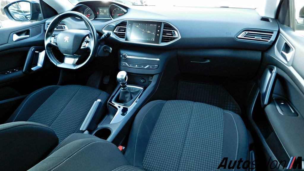 Peugeot 308 2018 Crni DSCN4383