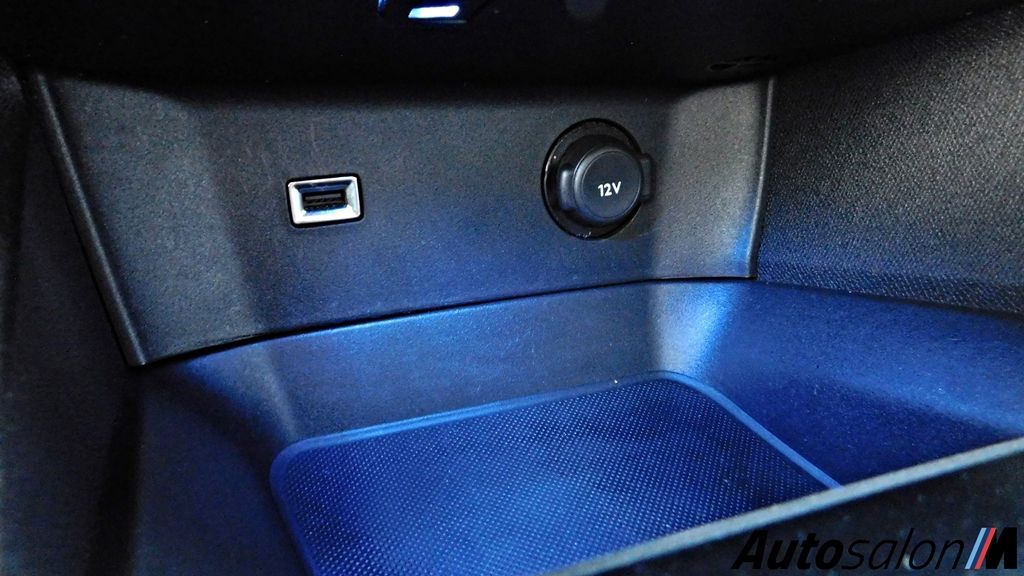 Peugeot 3008 Bluehdi 2017 Crna DSCN5242 (1)