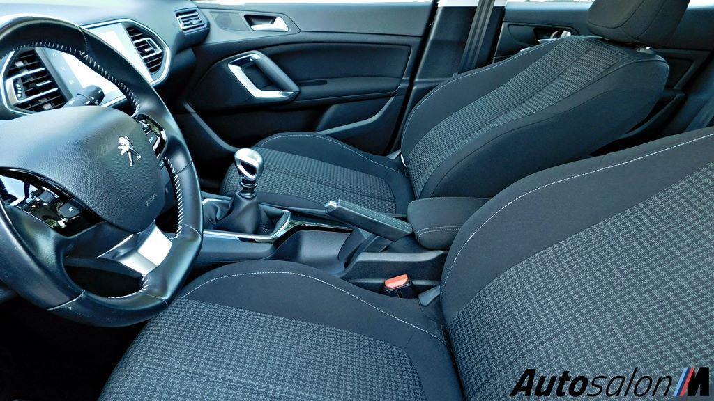Peugeot 308 2018 Crni DSCN4399