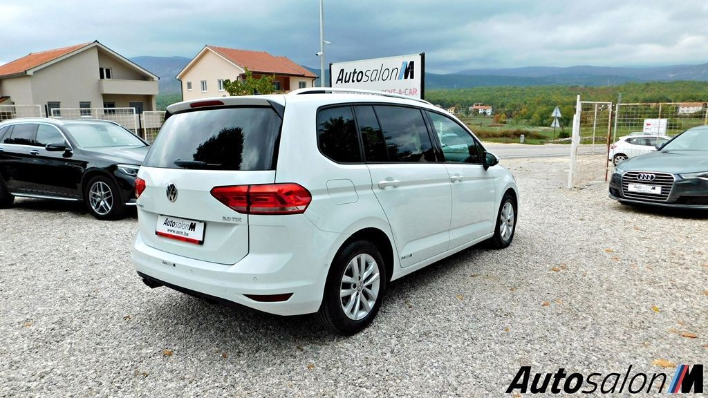 9 Volkswagen Touran 2.0 TDI DSG 2017 7 Sjedištadscn4775