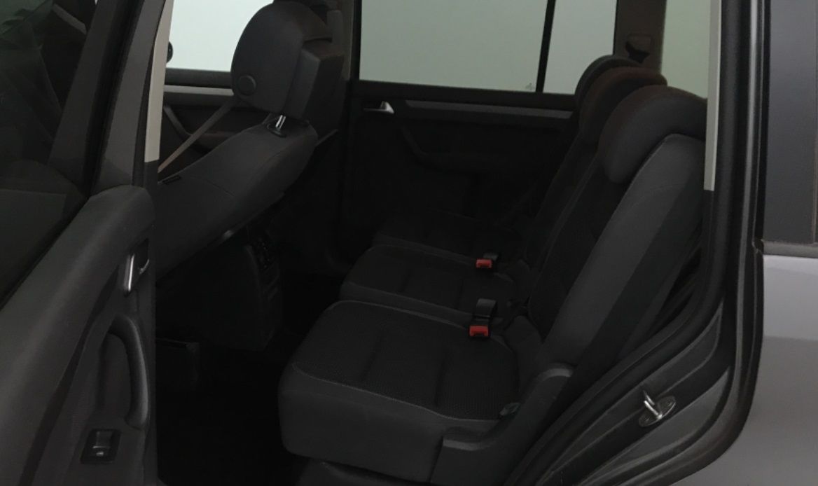 Volkswagen Touran 2.0 TDI 140Ks CONFORTLINE DSG6 2015 7 Sjedišta 111111