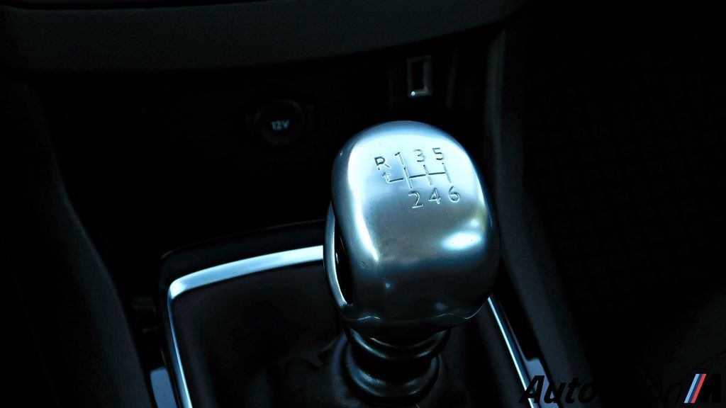 Peugeot 308 2018 Crni DSCN4387