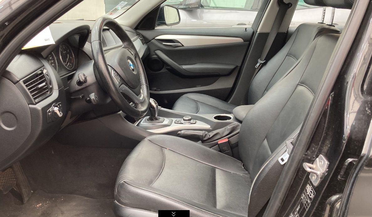 BMW X1XDRIVE 143 Ks Crna 222000Km 11111